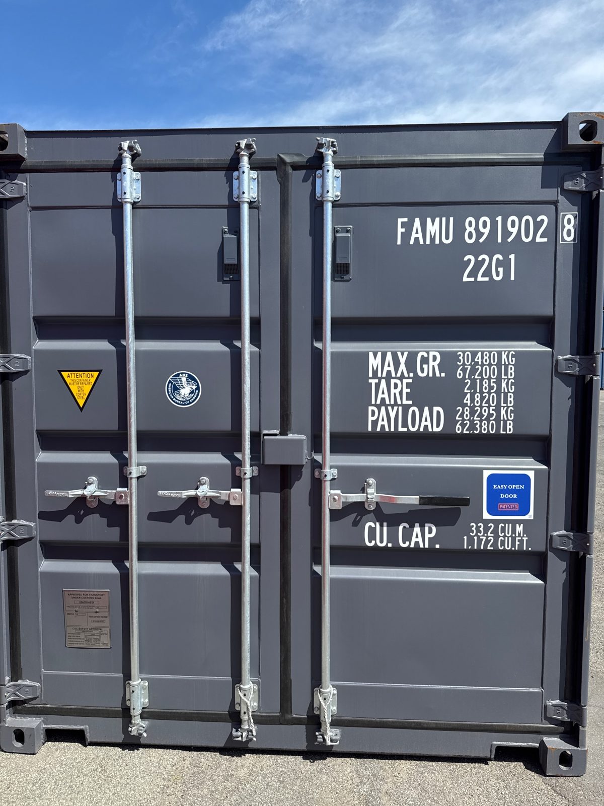 Brugt 20 fods skibscontainer på pladsen i Esbjerg
