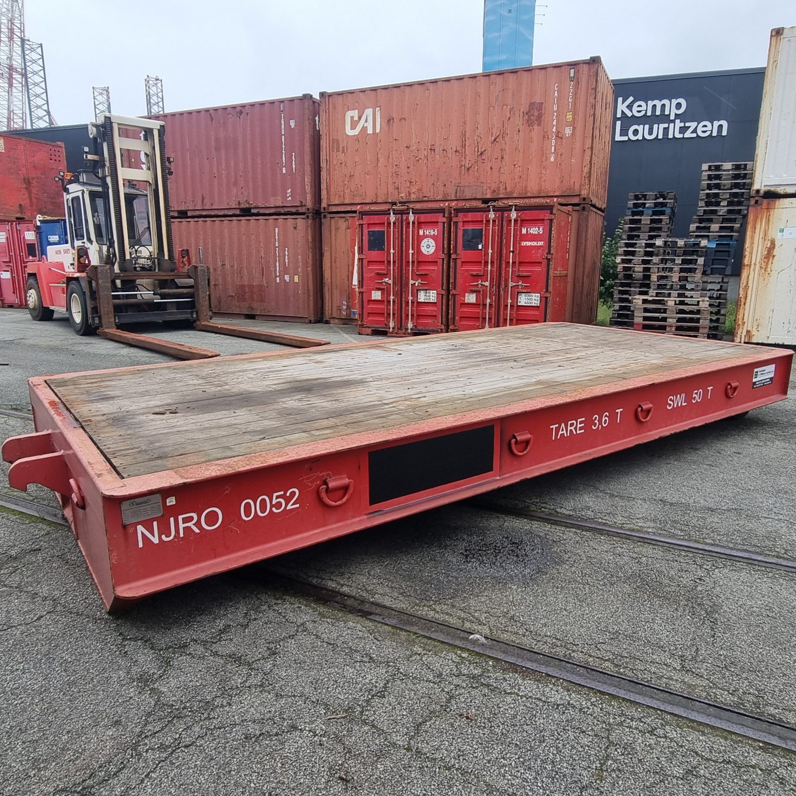 20 fods Mafi-trailer NJRO 0052 med hårdtræsdæk på Esbjerg Havn