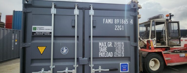 Grå container FAMU 891845-8 klar til levering